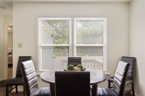 Dining - 4 Bedrooms, 8 beds, 3 miles to the beach! (Hampton)
