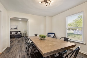 Dining - 4 Bedrooms, 8 beds, 3 miles to the beach! (Hampton)