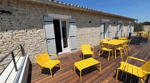 Outdoor dining - Manon's Little Cottage (Provence-Alpes-Côte d'Azur)