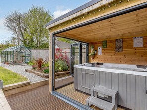 Terrace/patio - 5 Bed in Redruth (oc-65745) (Lanner)