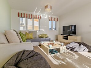 TV - 3 Bed in St. Austell (oc-65572) (Charlestown)