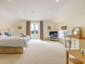 A bedroom with a bed, a television, a desk, and a view through a door. - 4 Bed in Middlesbrough (oc-g0119) (Skutterskelfe)