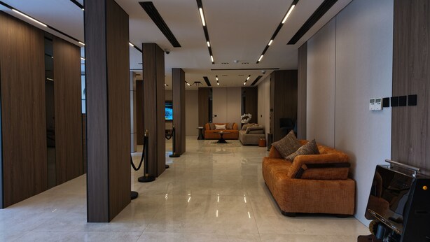 A modern hotel lobby with a sofa, a TV, and a reception desk. - Sahat Al Khaleej Serviced Apartments (Riyadh)