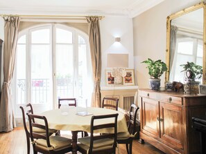 Dining - Family apartment near Roland Garros (Paris)