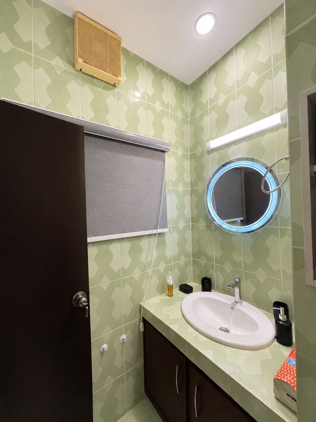 Bidet, Handtücher, Seife, Toilettenpapier