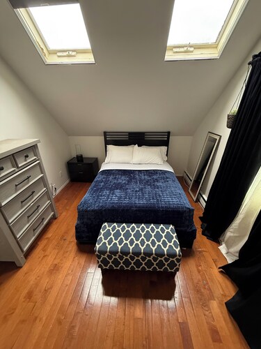 Adorable 2-bedroom condo near JFK Airport/LIRR/Mall/ free parking in Queens