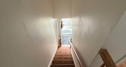 Adorable 2-bedroom condo near JFK Airport/LIRR/Mall/ free parking in Queens