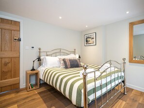 3 Schlafzimmer, Reisekinderbett, kostenloses WLAN, Bettwäsche