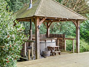 Outdoor spa tub - 2 Bed in Scarborough (oc-g0179) (Staintondale)