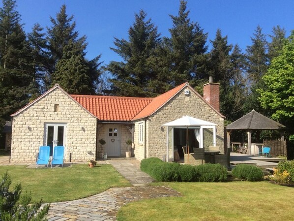 Exterior - 2 Bed in Scarborough (oc-g0179) (Staintondale)