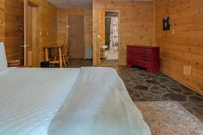 Room - Stunning, huge 5 bdrm log home- Canoe/firepi!t/pet (lake lure)