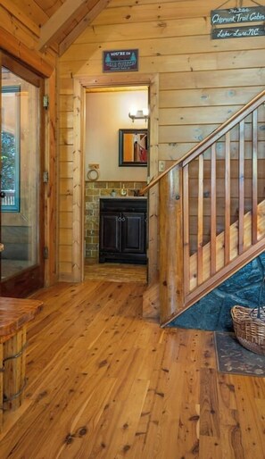 Interior - Stunning, huge 5 bdrm log home- Canoe/firepi!t/pet (lake lure)