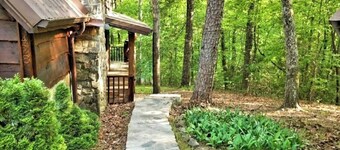 Private log home beach /lakes/river/Canoe/pet