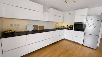 Coffee/tea maker, fridge, microwave, oven