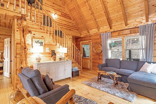 Huge River/Mountain Views!3story log/canoes/ pet