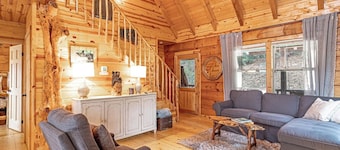 Huge River/Mountain Views!3story log/canoes/ pet