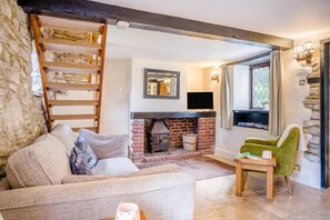 TV, fireplace - 1 Bed in Weymouth (oc-dc078) (Sutton Poyntz)