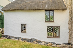 Exterior - 1 Bed in Weymouth (oc-dc078) (Sutton Poyntz)
