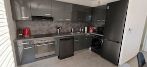 Coffee/tea maker, fridge, microwave, oven - Newly renovated apartment with pool and terrace (Fréjus)