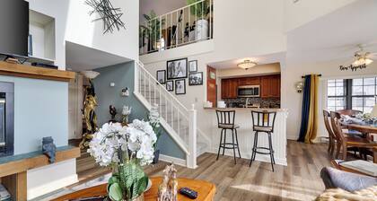 Skyline Penthouse Awaits ~Summer Splashes & Walk to Slopes Abounds!
