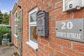 Exterior detail - 2 Bed in Mablethorpe (oc-74809) (Mablethorpe and Sutton)