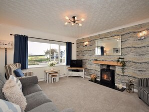 TV, fireplace - 2 Bed in Moelfre (oc-75013) (Moelfre)