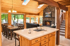 Dining - Black Butte Ranch Golf Home 289 (Black Butte Ranch)