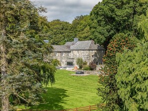 Property grounds - 12 Bed in Bala (oc-75289) (Llandderfel)
