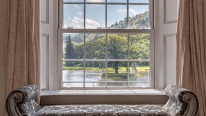 A room with a large window, a bench, and curtains. - 12 Bed in Bala (oc-75289) (Llandderfel)