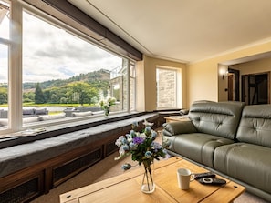 TV, fireplace - 12 Bed in Bala (oc-75289) (Llandderfel)