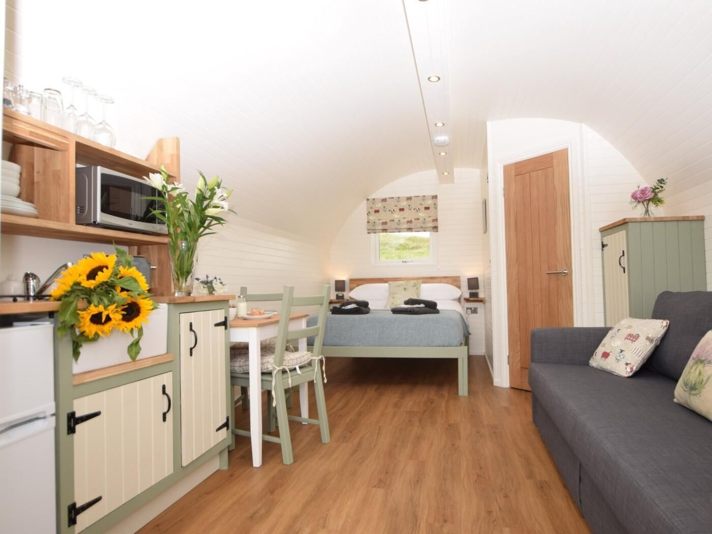 1 bedroom, travel cot, free WiFi, bed sheets