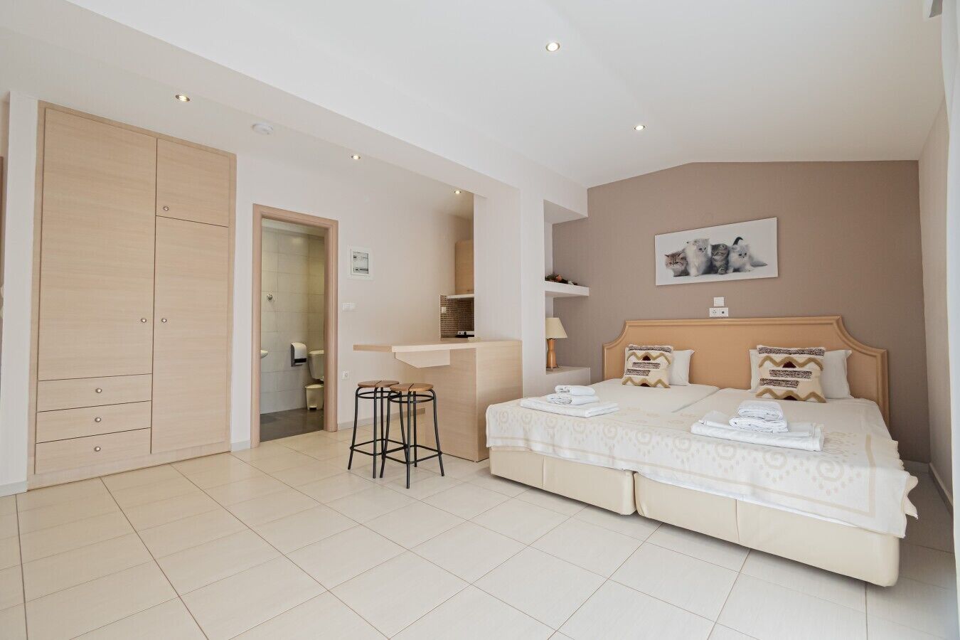 1 slaapkamer, een strijkplank/strijkijzer, wifi, beddengoed