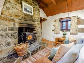 TV, fireplace - 1 Bed in Isle Of Skye (oc-ca073) (Glendale)