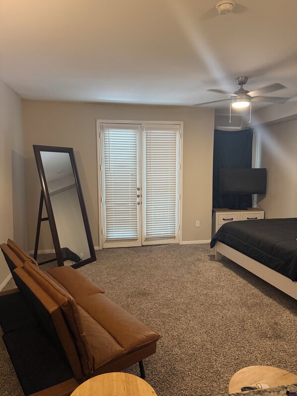 Room - Shops of Legacy Apartment (Plano)