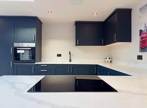 Private kitchen - Luxury Loft House in historic town centre! (Nantwich)