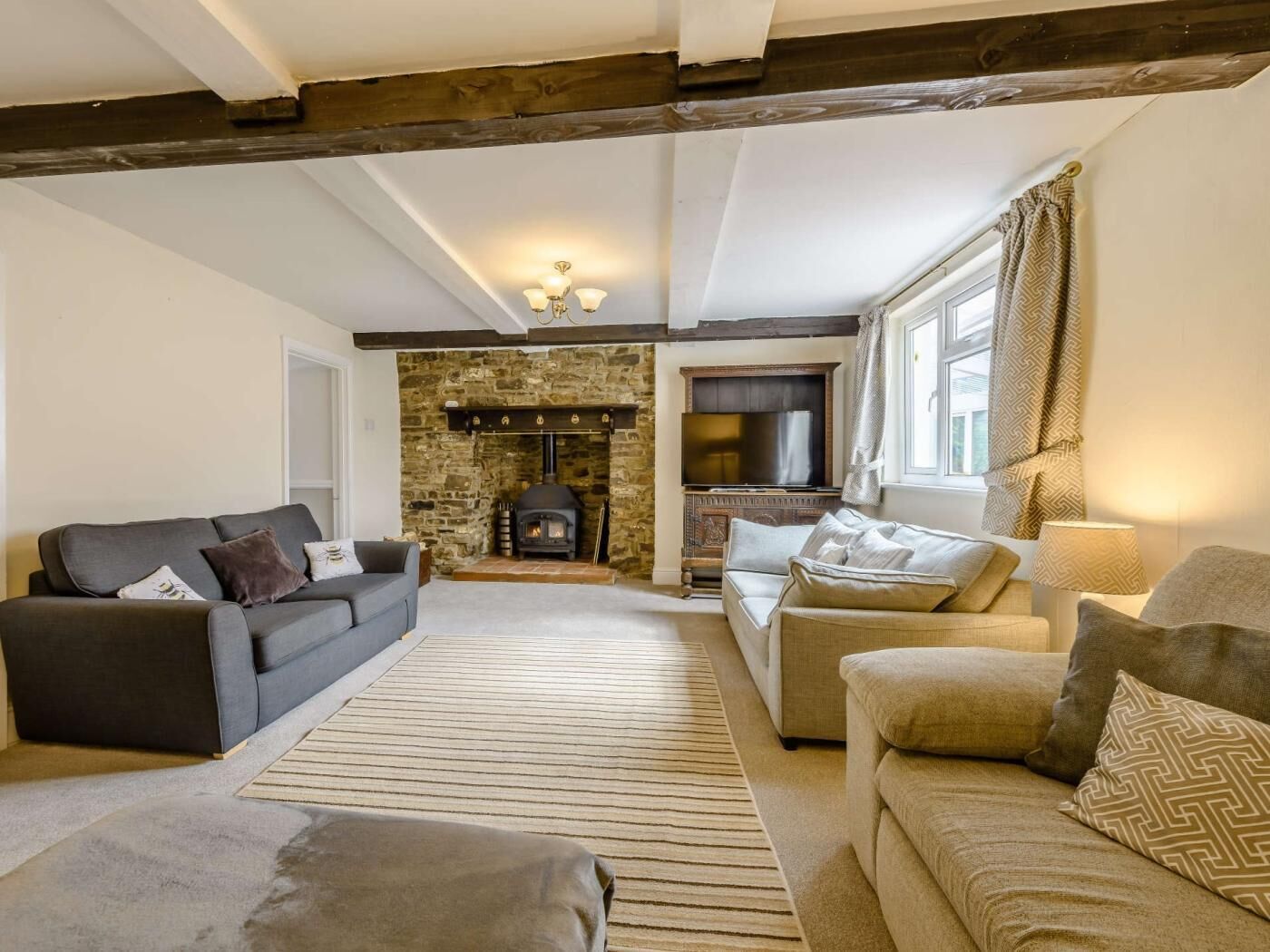 TV, fireplace