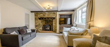 TV, fireplace