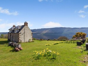 Property grounds - 2 Bed in Drumnadrochit (oc-ca315) (Strone)
