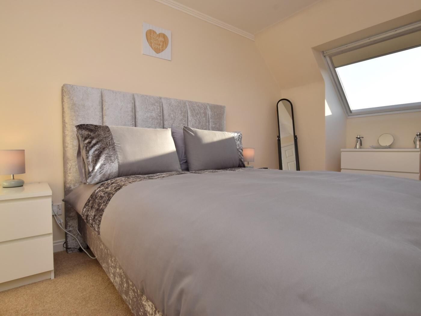 3 bedrooms, travel cot, free WiFi, bed sheets