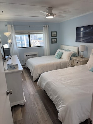 1 bedroom, iron/ironing board, free WiFi, bed sheets - Ocean view, steps to beach with a relaxing pool! (Ocean City)