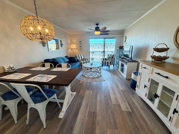 Dining - Ocean view, steps to beach with a relaxing pool! (Ocean City)