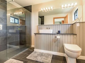 Bathroom - 3 Bed in Chulmleigh (oc-65743) (Ashreigney)