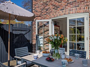 Outdoor dining - 3 Bed in Snettisham (oc-kt186) (Snettisham)
