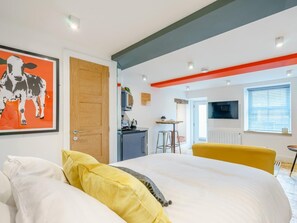 A modern hotel room with a bed, a desk, a TV, and a window. - 1 Bed in Skipton (oc-78576) (Skipton)