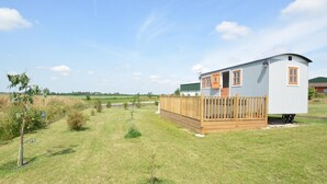 A single-story mobile home with a wooden deck, a fenced yard, and a clear sky. - 1 Bed in Market Rasen (oc-83847) (Faldingworth)
