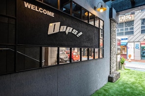 Exterior detail - Oops Hotel (Busan)