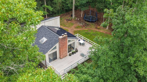 Terrace/patio - Private East Hampton Retreat with Serene Wooded Views (East Hampton)