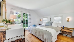 Room - Stylish Hamptons Retreat, tucked away in a peaceful garden, incredible... (Sagaponack)