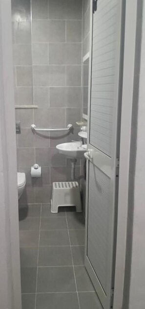 Bathroom - The One (Tabarka)