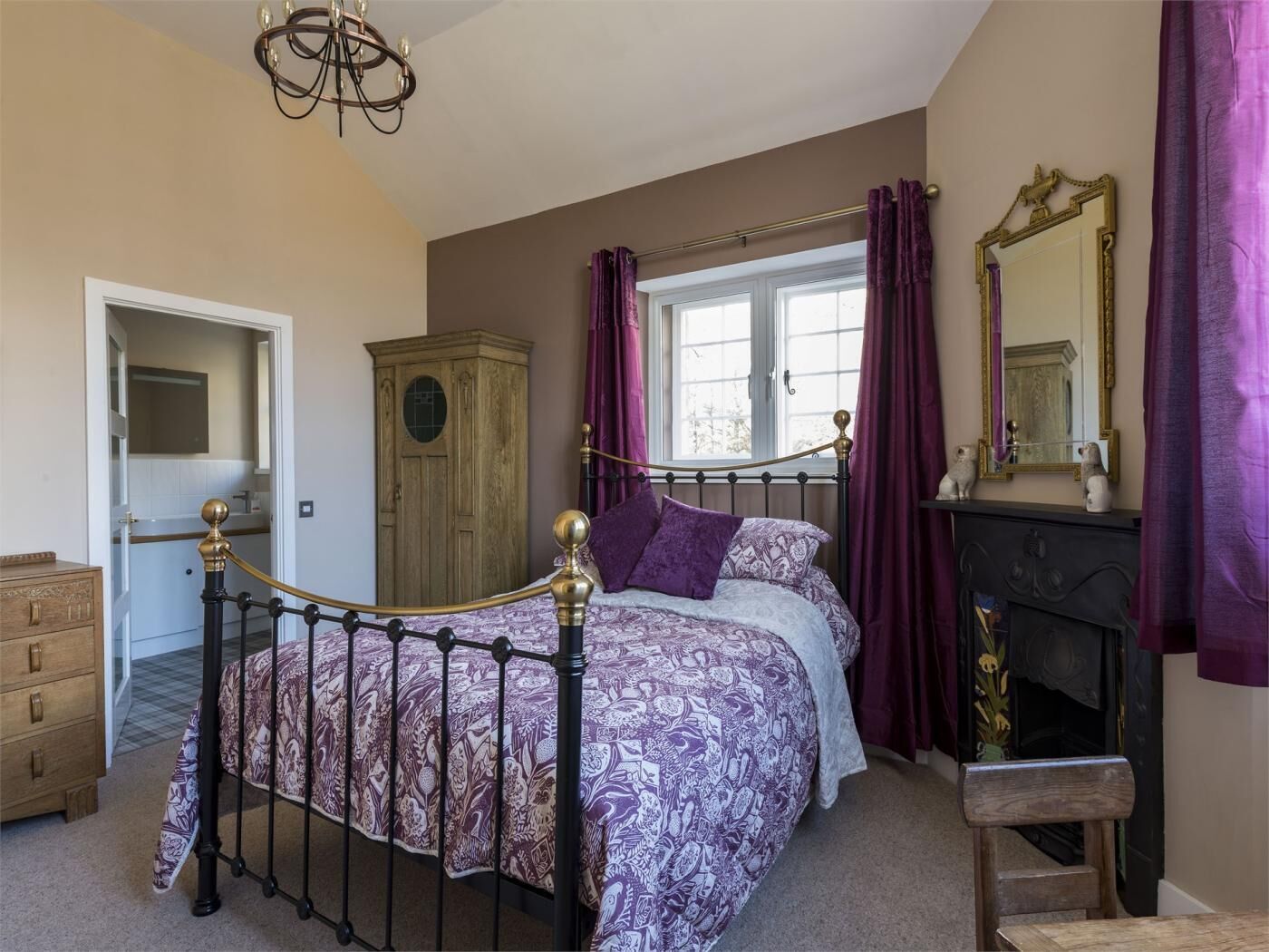 2 bedrooms, travel cot, free WiFi, bed sheets